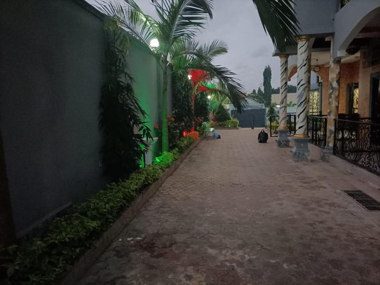 Residence Ambassa Etienne & Therese Yaounde Exterior photo
