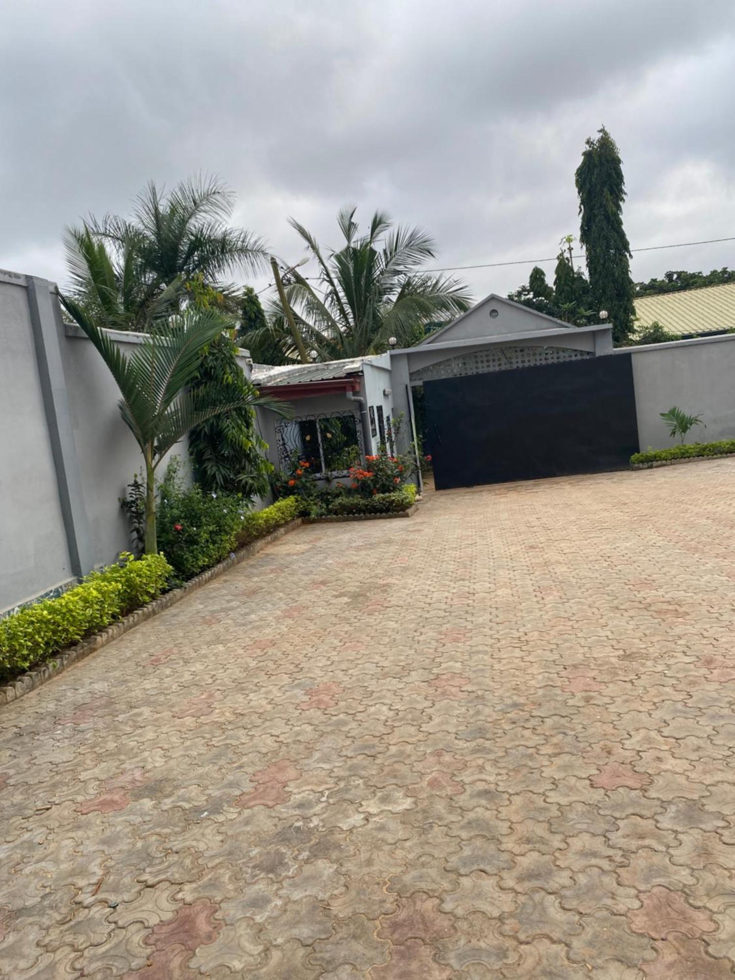 Residence Ambassa Etienne & Therese Yaounde Exterior photo