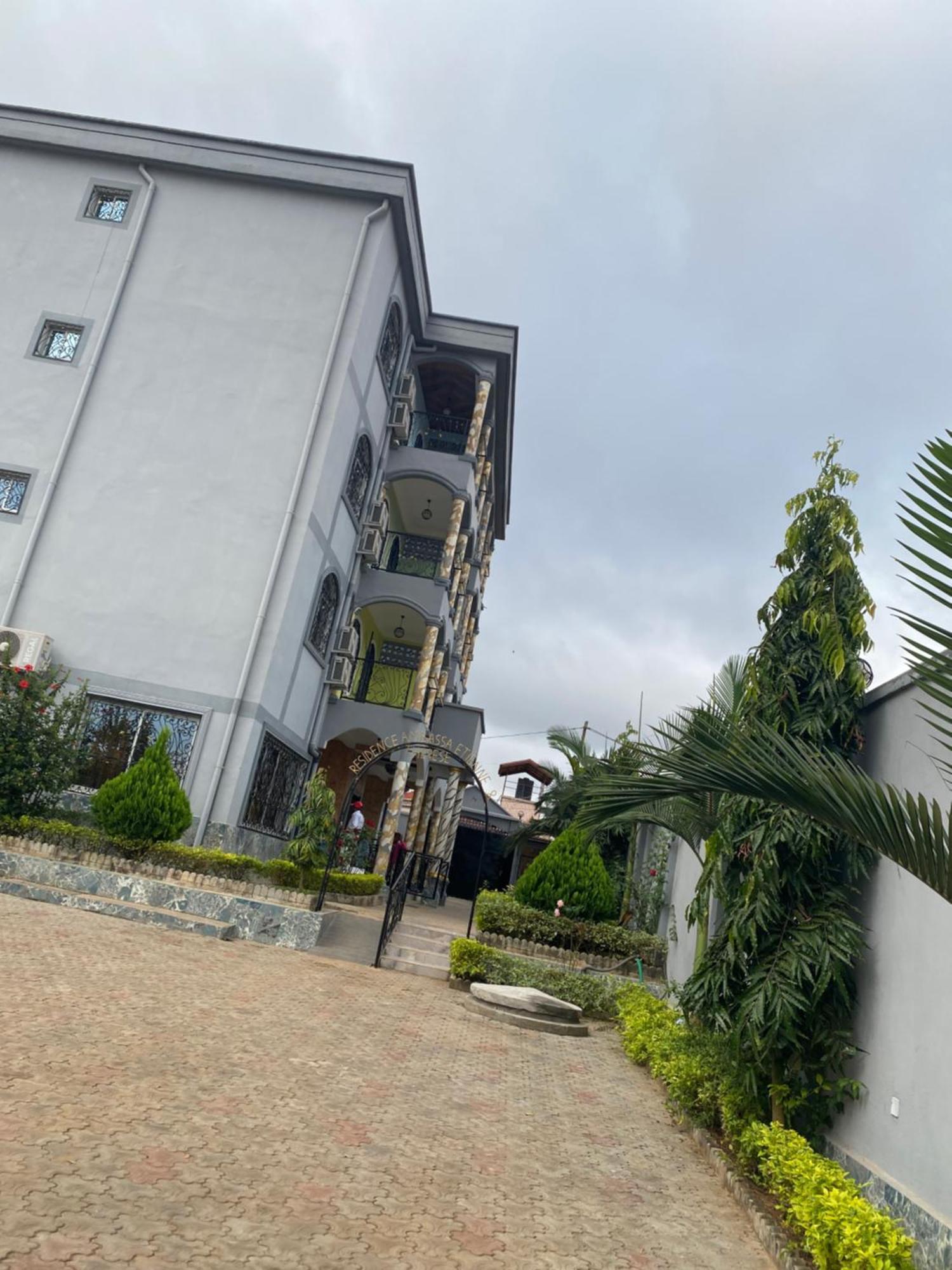 Residence Ambassa Etienne & Therese Yaounde Exterior photo